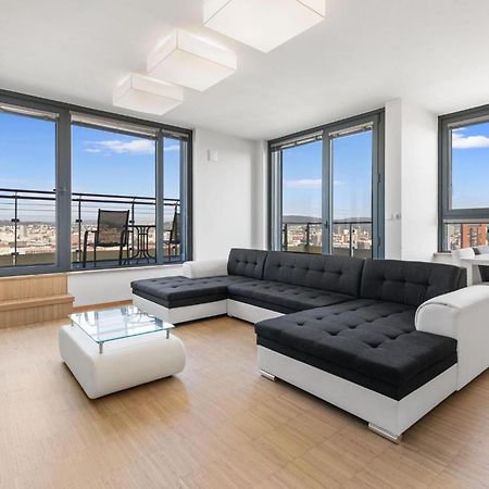 Sky Apartman In Bratislava - With 2 Parking Places المظهر الخارجي الصورة