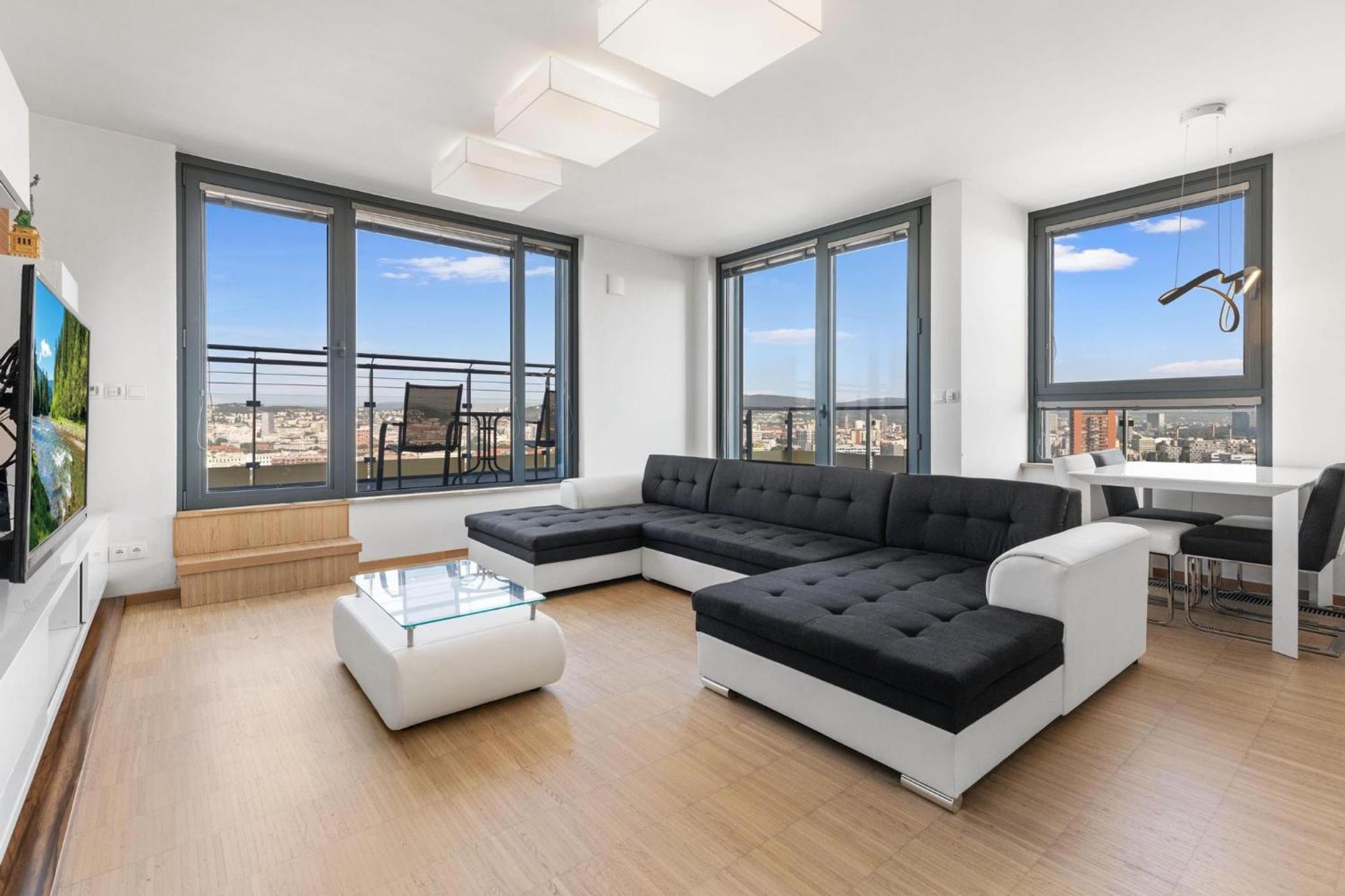 Sky Apartman In Bratislava - With 2 Parking Places المظهر الخارجي الصورة