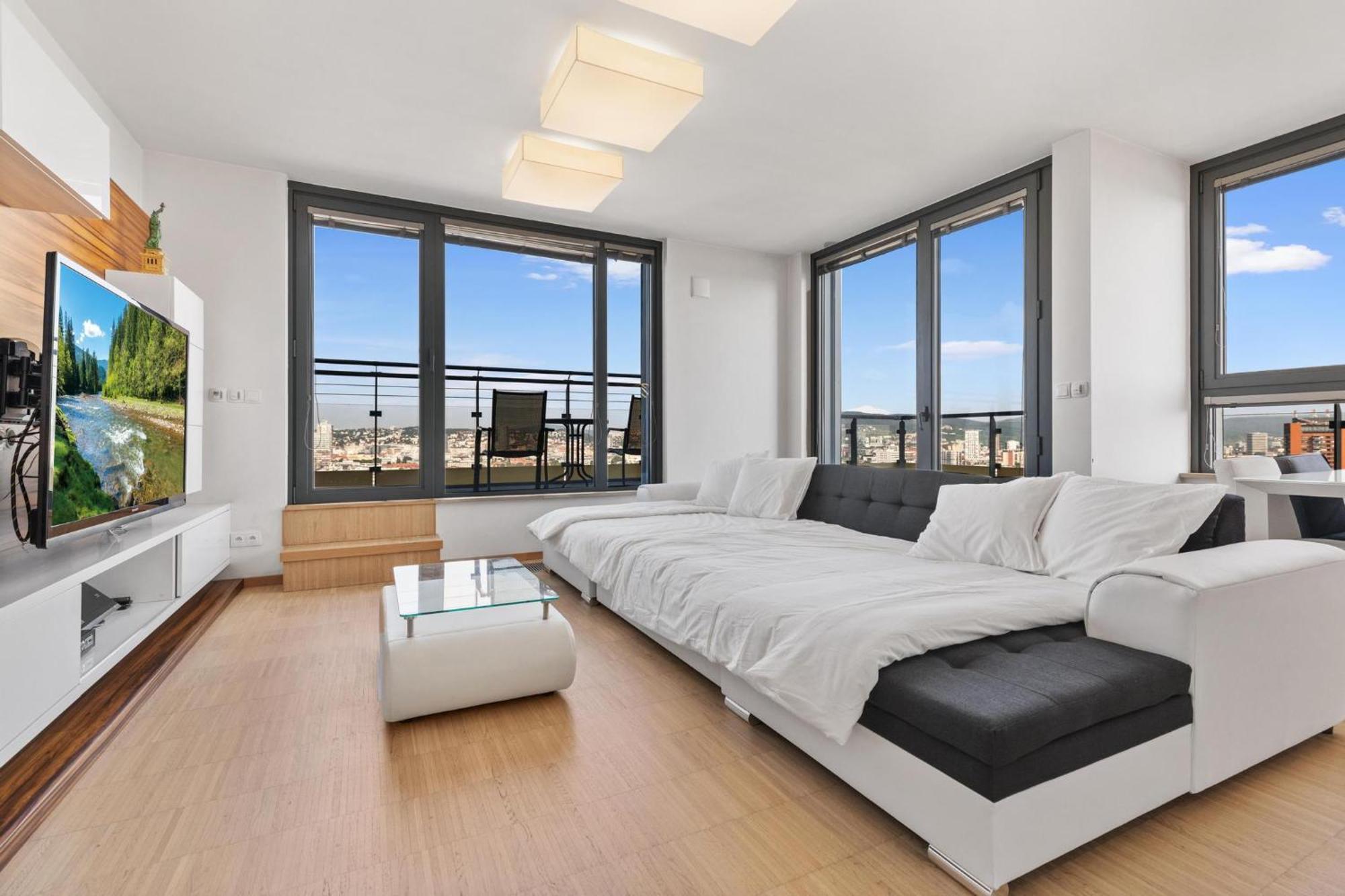 Sky Apartman In Bratislava - With 2 Parking Places المظهر الخارجي الصورة