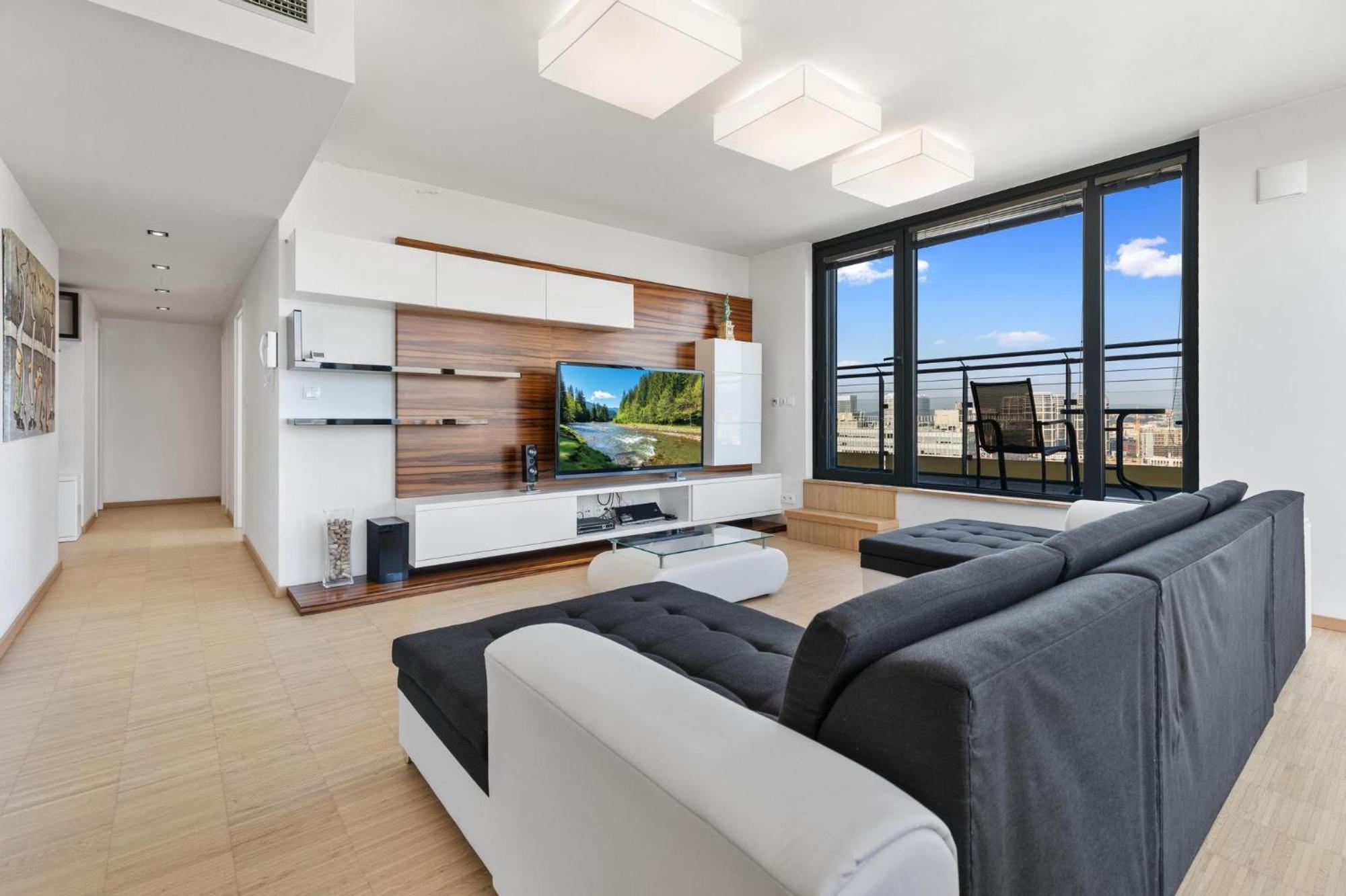Sky Apartman In Bratislava - With 2 Parking Places المظهر الخارجي الصورة