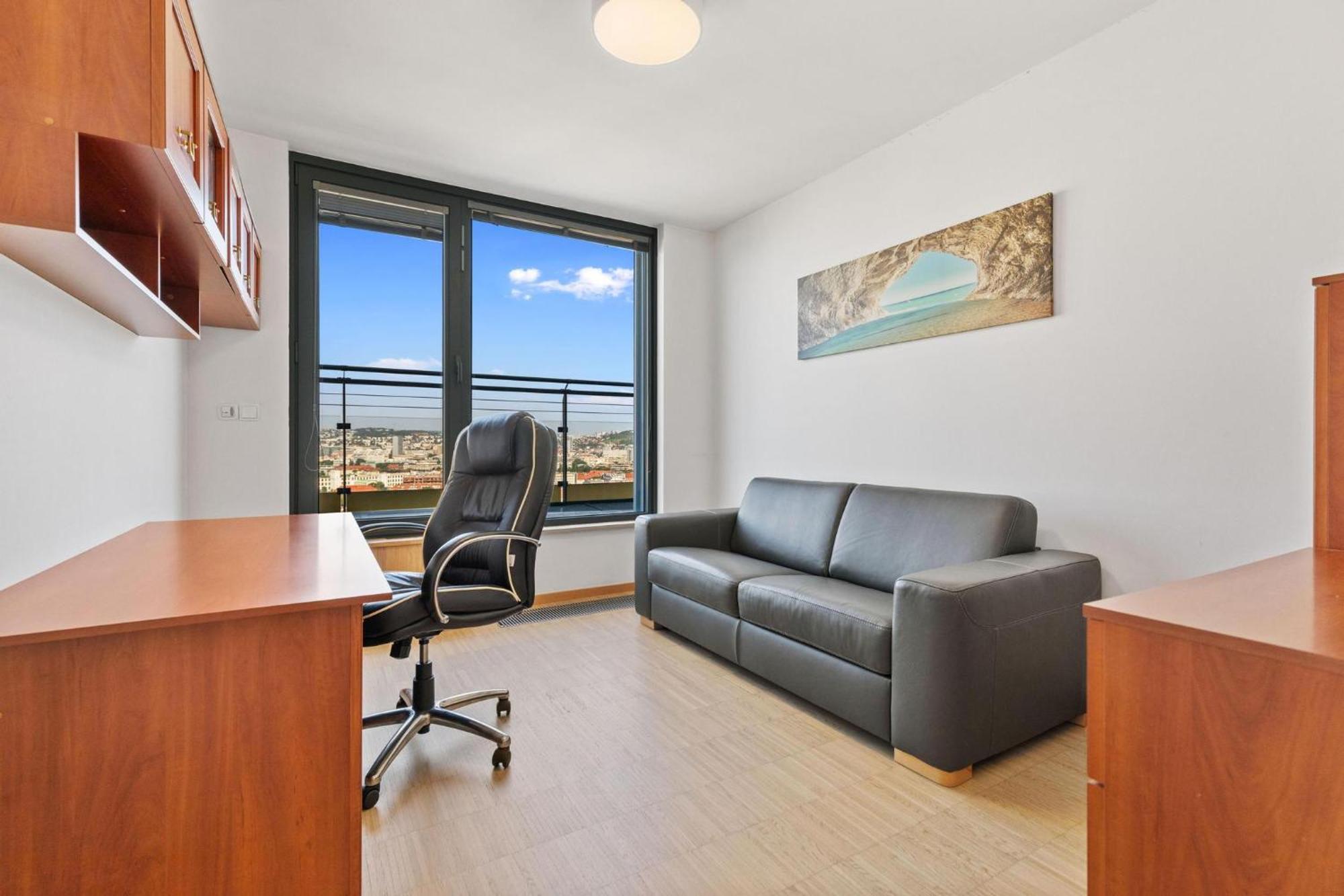 Sky Apartman In Bratislava - With 2 Parking Places المظهر الخارجي الصورة
