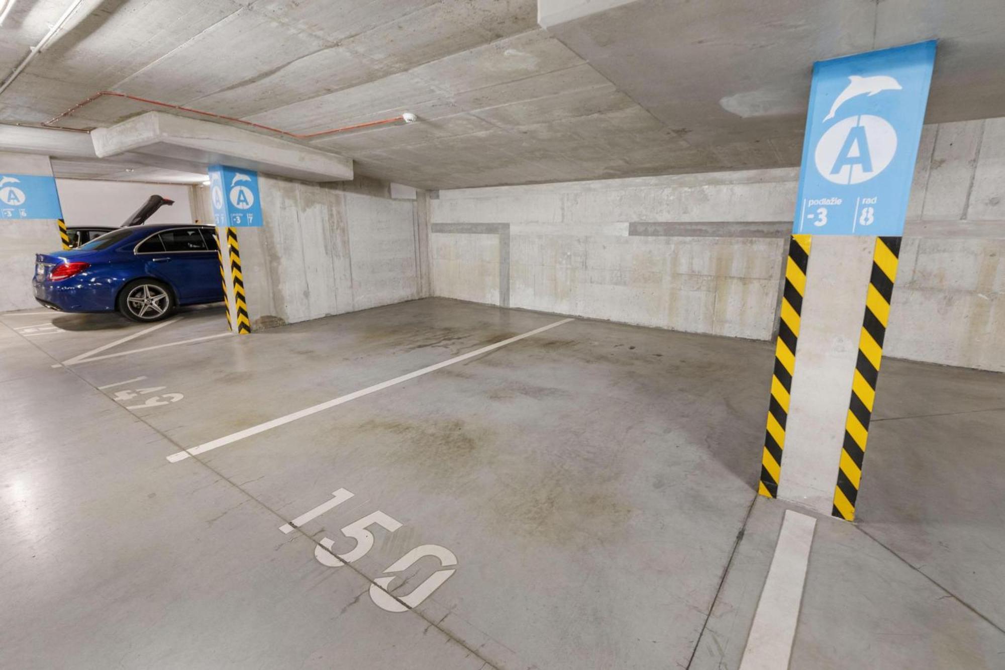 Sky Apartman In Bratislava - With 2 Parking Places المظهر الخارجي الصورة