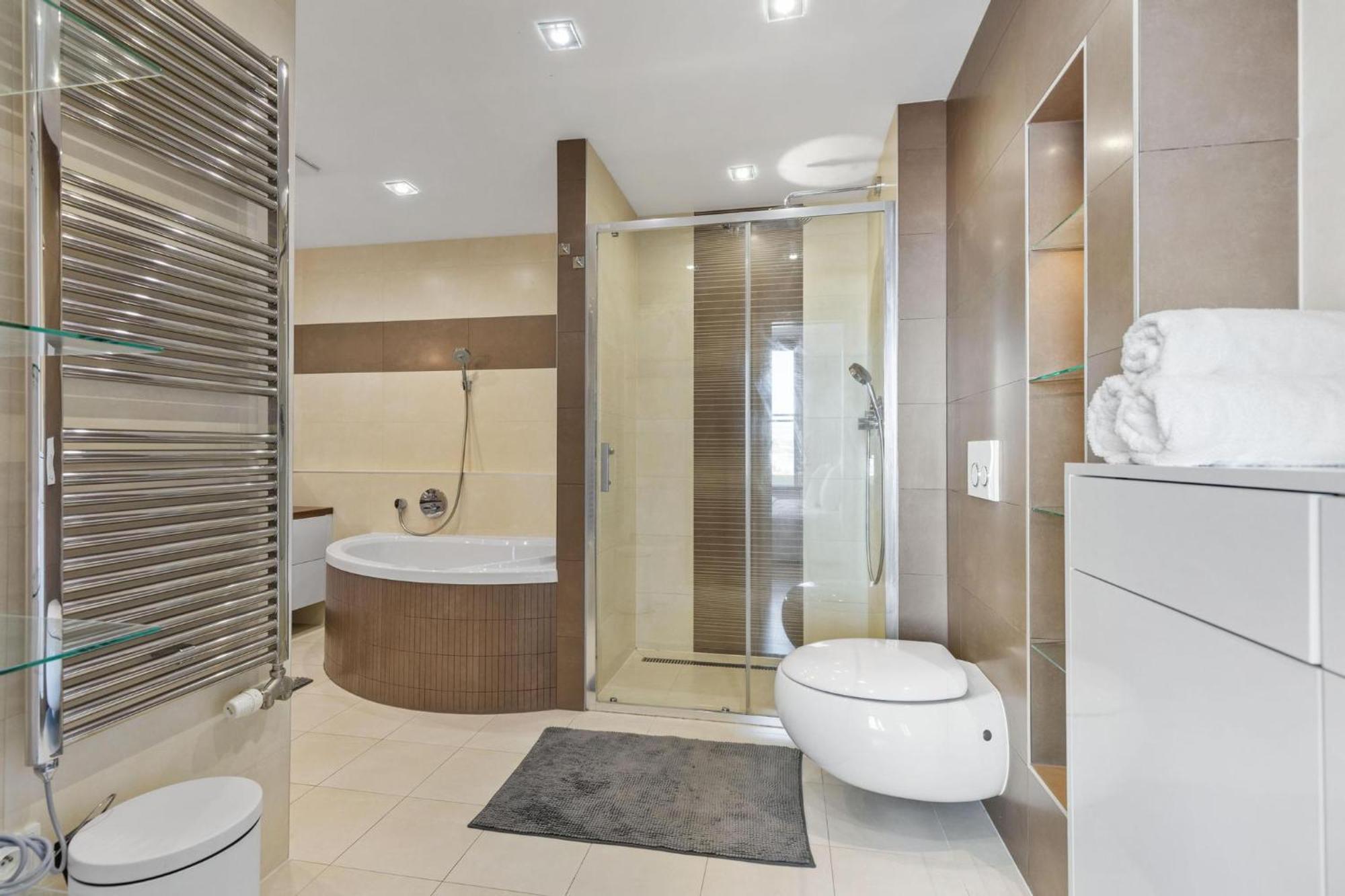 Sky Apartman In Bratislava - With 2 Parking Places المظهر الخارجي الصورة