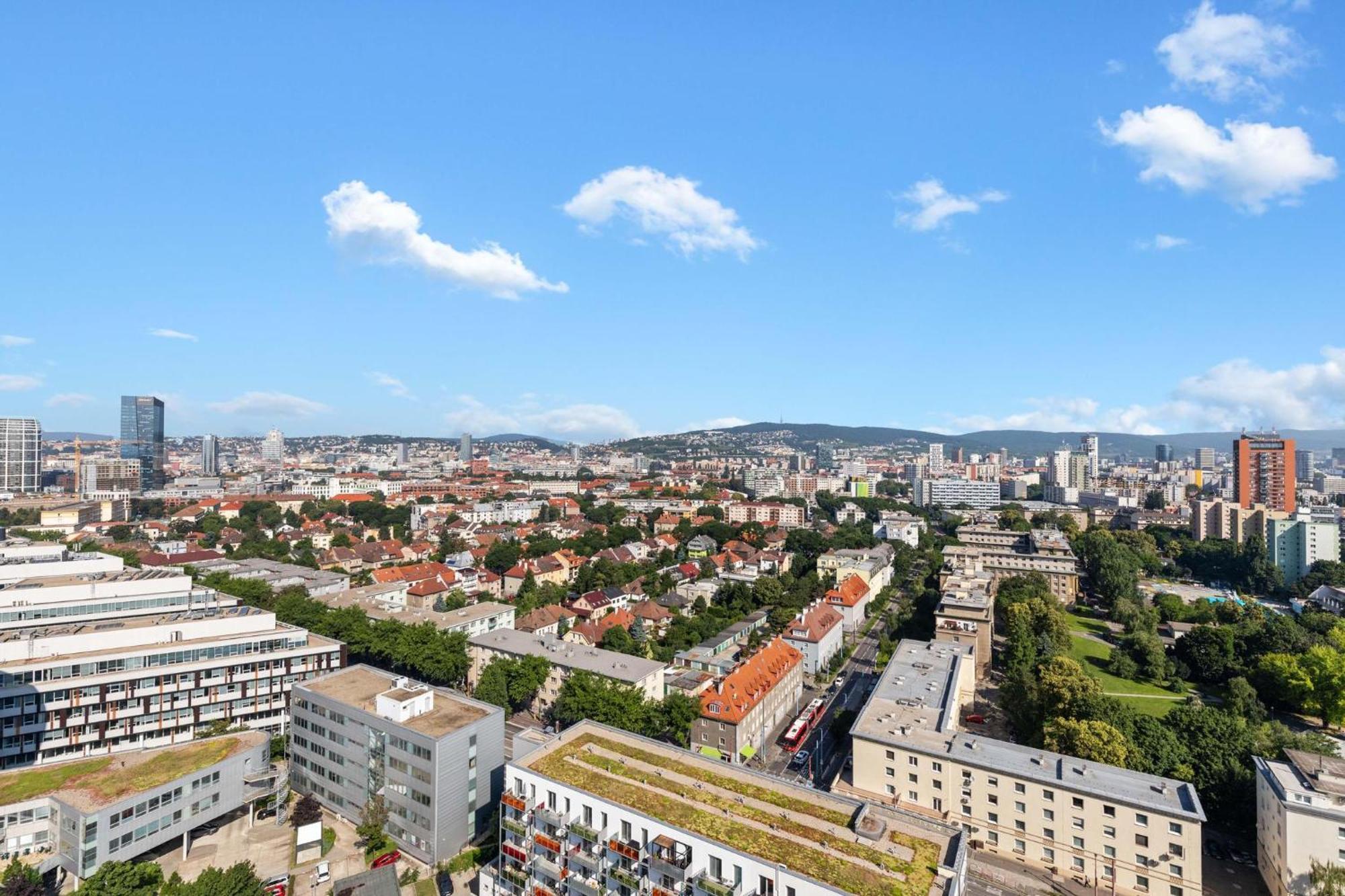Sky Apartman In Bratislava - With 2 Parking Places المظهر الخارجي الصورة