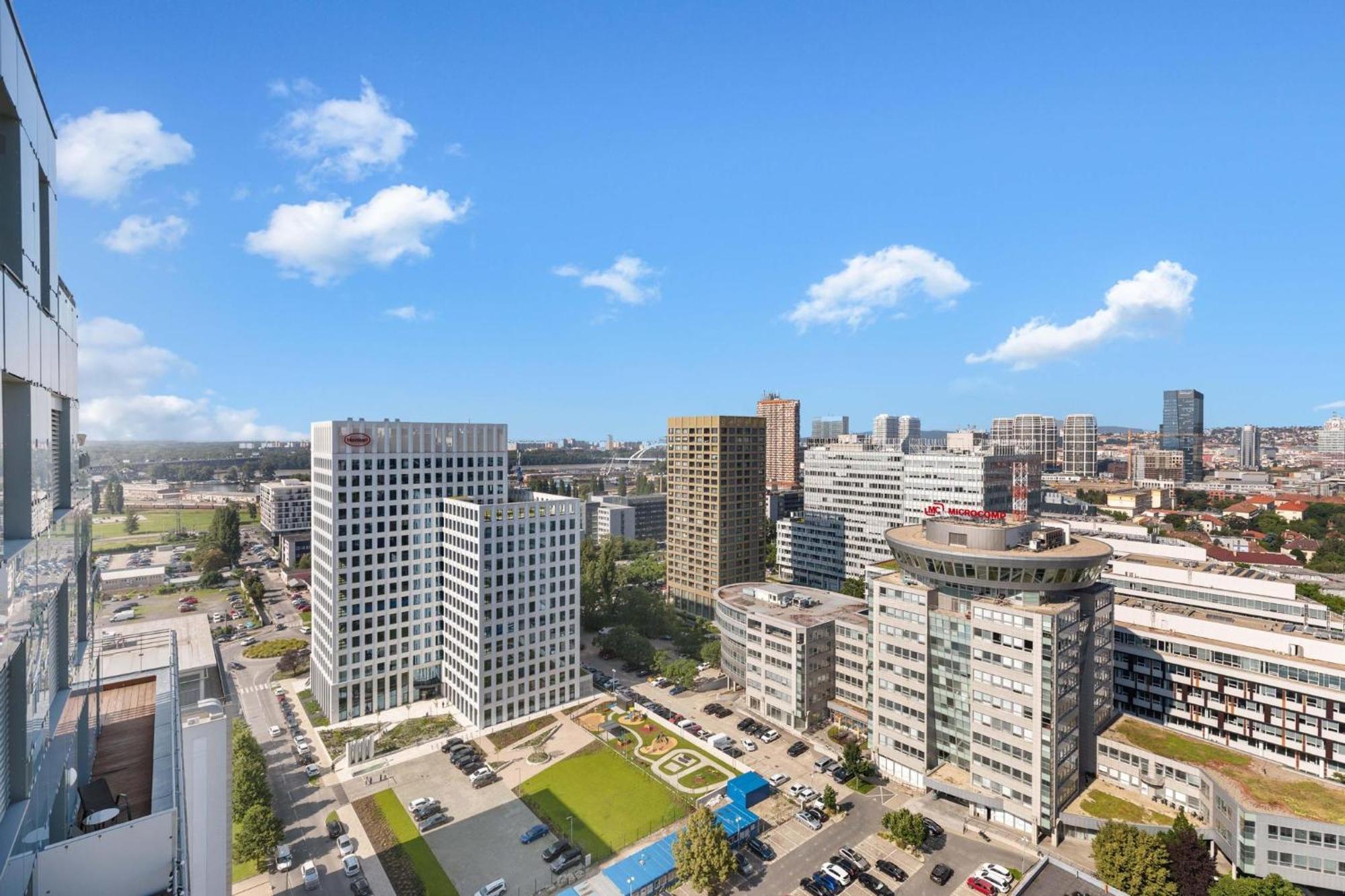 Sky Apartman In Bratislava - With 2 Parking Places المظهر الخارجي الصورة