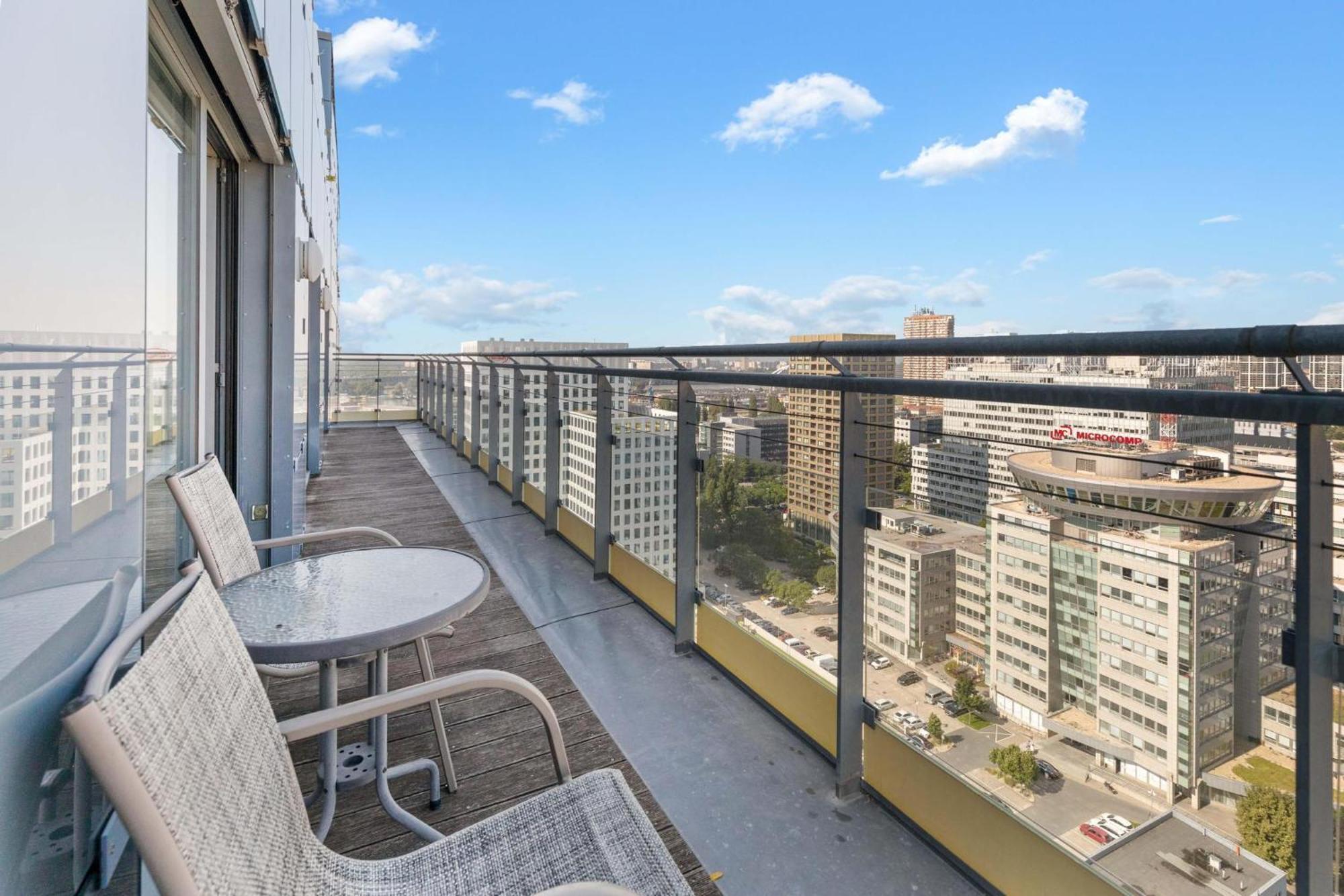 Sky Apartman In Bratislava - With 2 Parking Places المظهر الخارجي الصورة